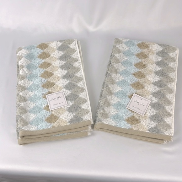 NWT Pair Bella Lux Hand Towels Geometric Flower Gray Taupe White Blue RN 138834 - Picture 1 of 8